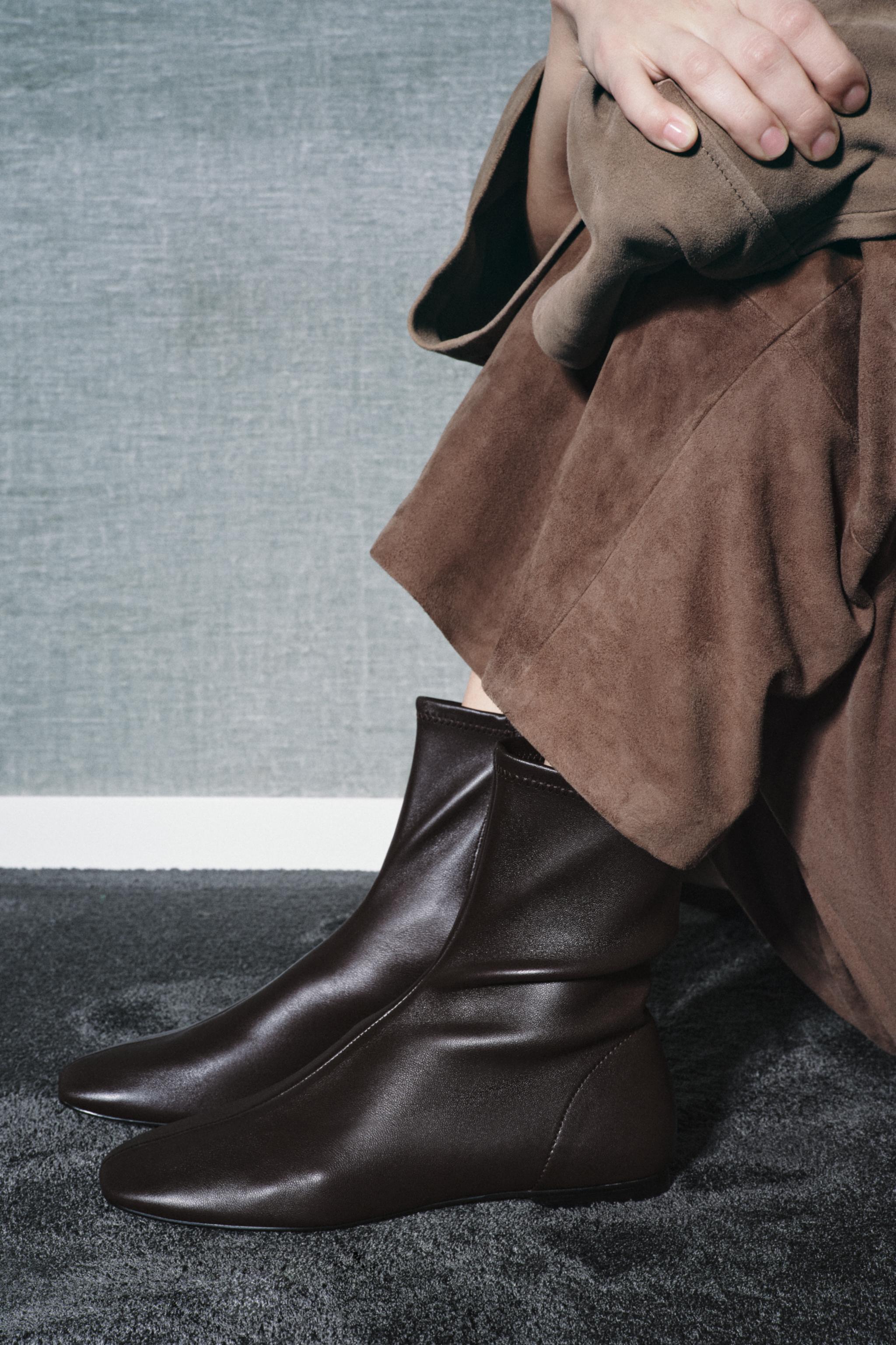 LIMITED EDITION FLAT LEATHER ANKLE BOOTS